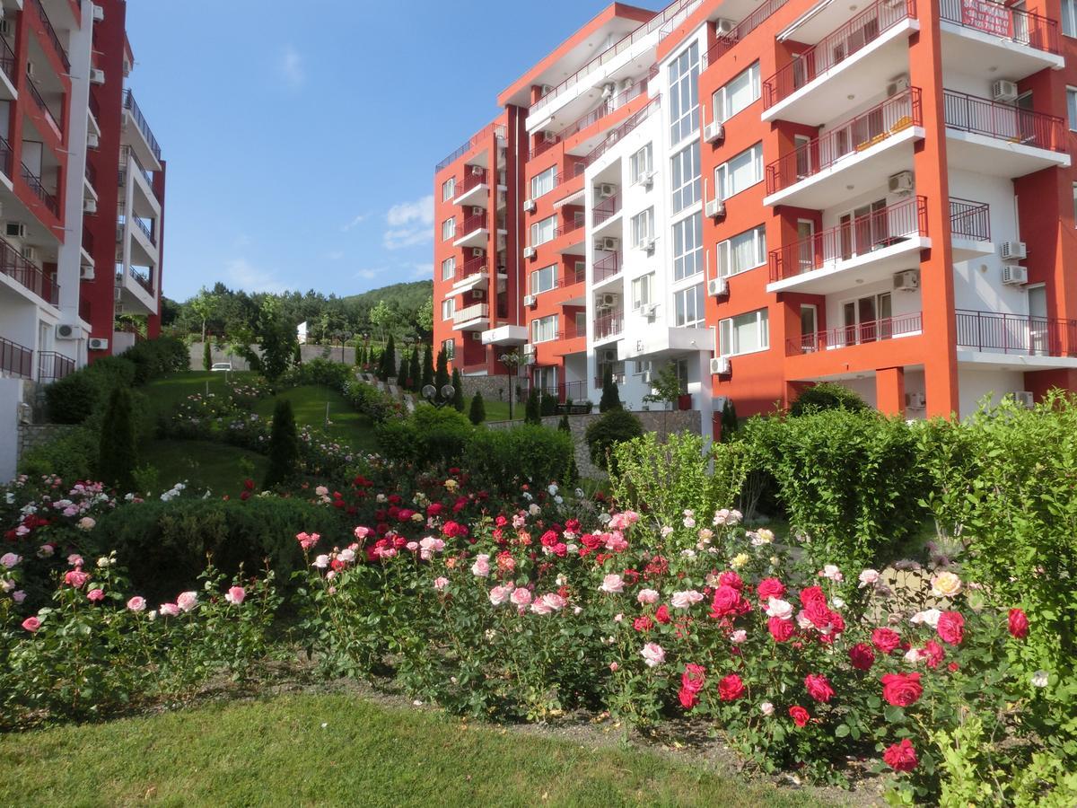 Sea View Apartment, Panorama, Pools And Beach, Sveti Vlas Esterno foto